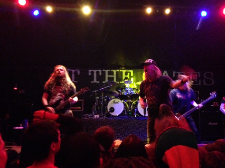 Um ano depois de lançar At War with Reality, os suecos do At the Gates fazem show para um público miado (Foto: Fernando Masini)