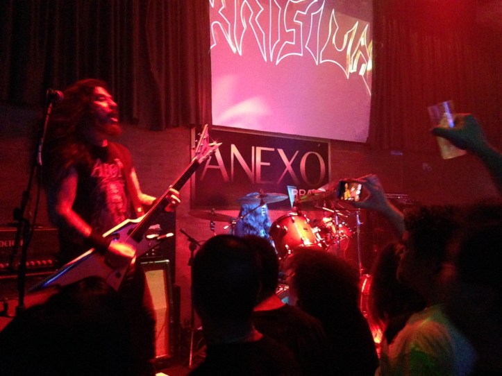 O guitarrista Moyses Kolesne em ação no ABC