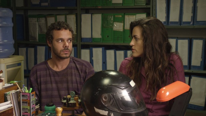 Deodato e Jaqueline em Sinfonia da Necrópole: verticalizando o cemitério