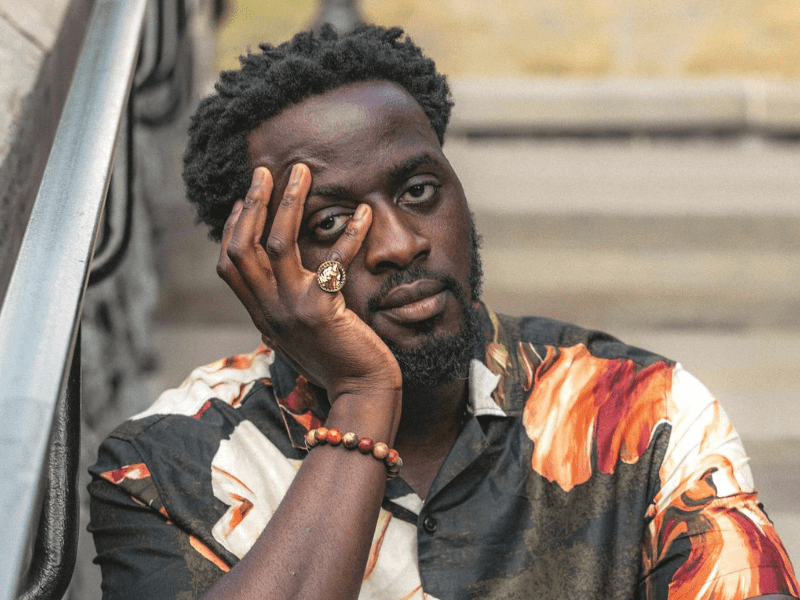 O escritor Nana Kwame Adjei-Brenyah, autor de Friday Black
